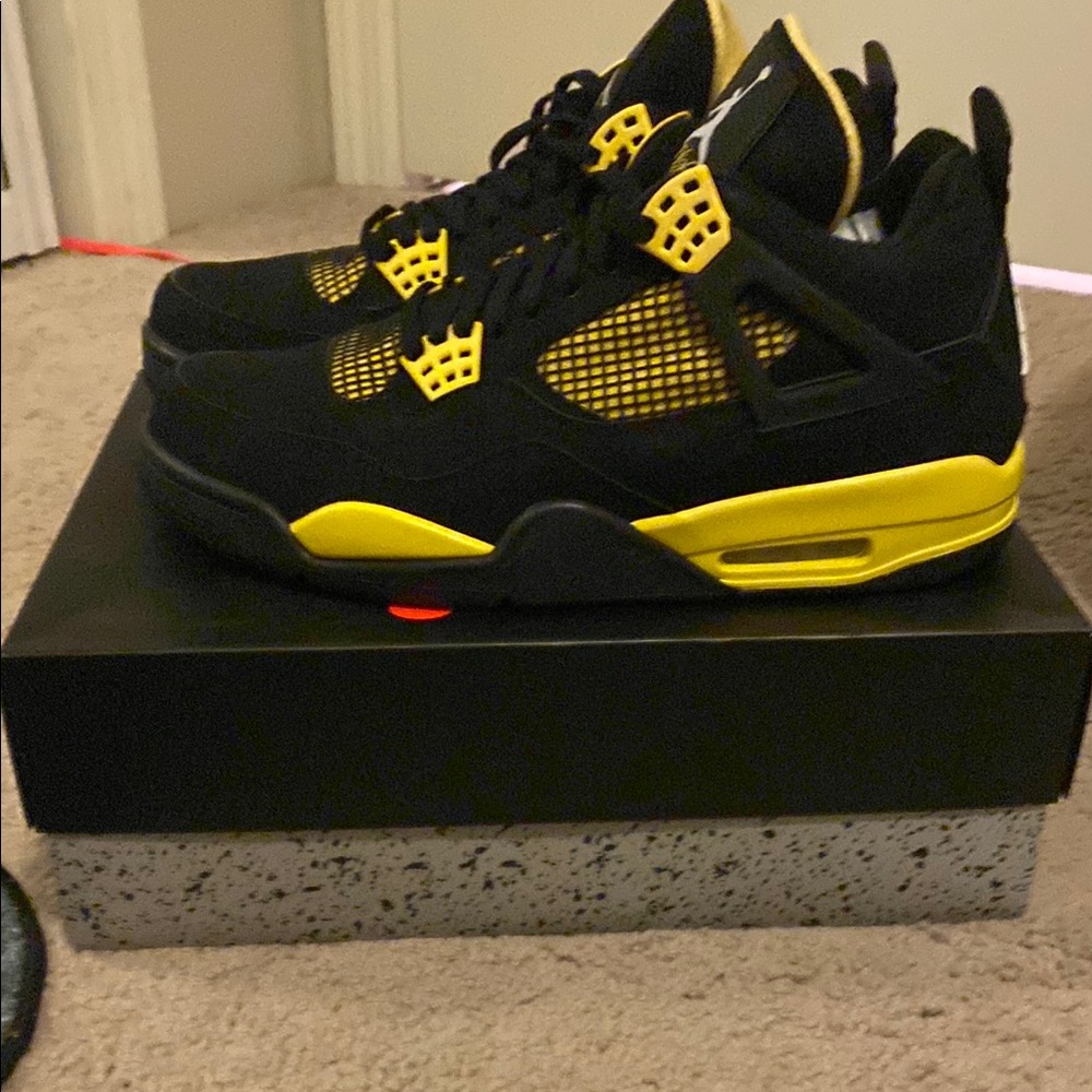 Air jordan 4 yellow thunder size 10.5 2012 pair